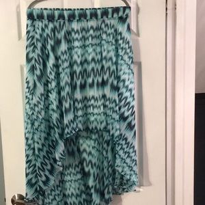 Flowy women’s patterned high-low skirt. Size M